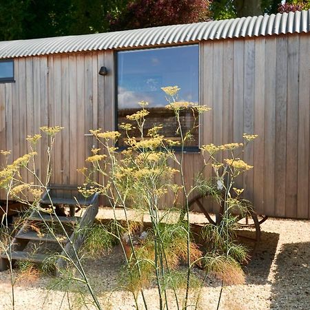 Hut64 Villa Alderbury Exterior photo