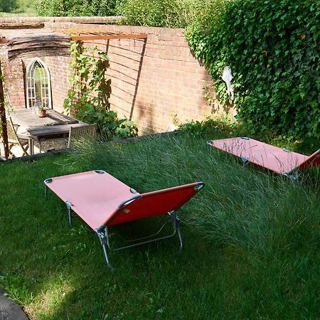Hut64 Villa Alderbury Exterior photo