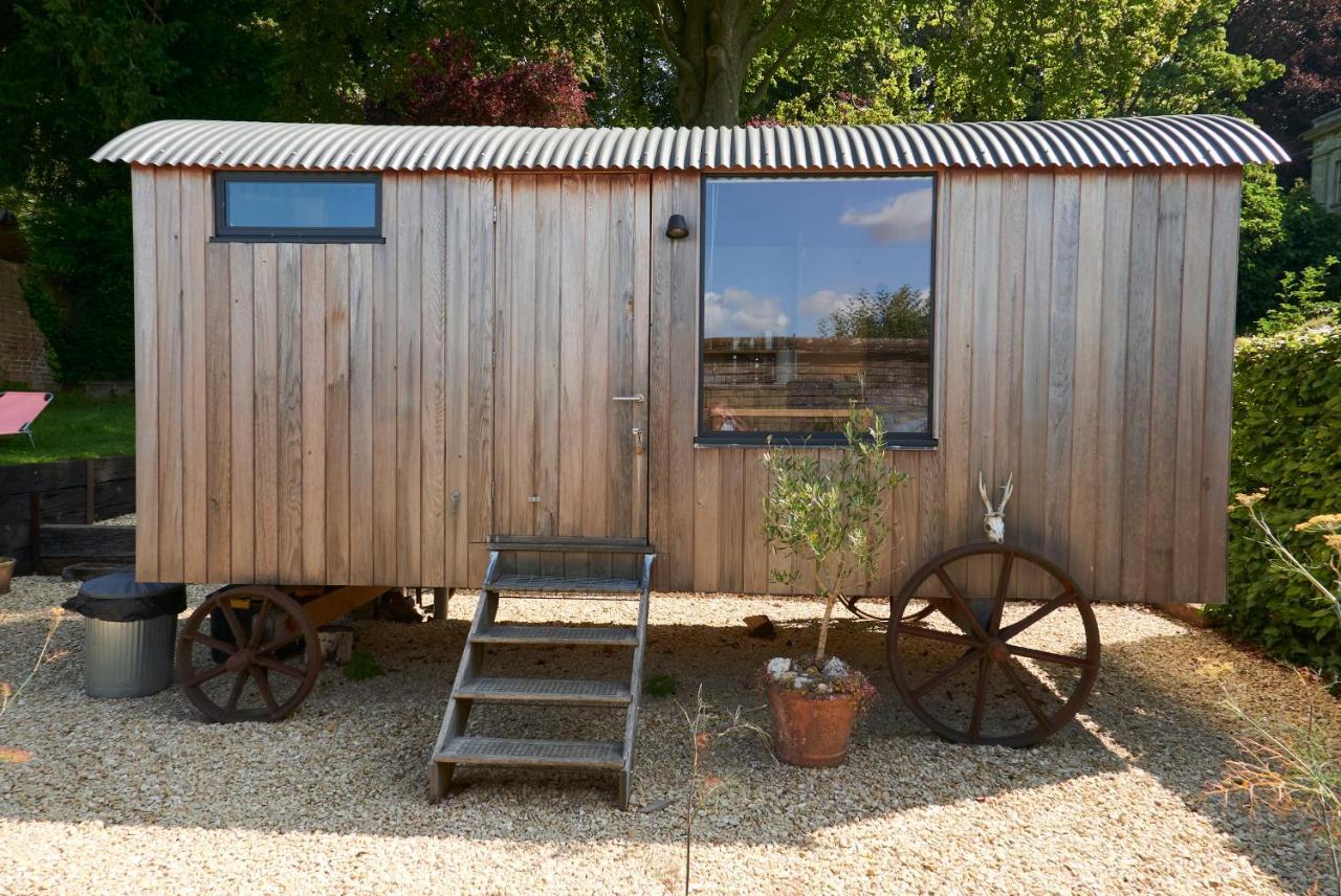 Hut64 Villa Alderbury Exterior photo