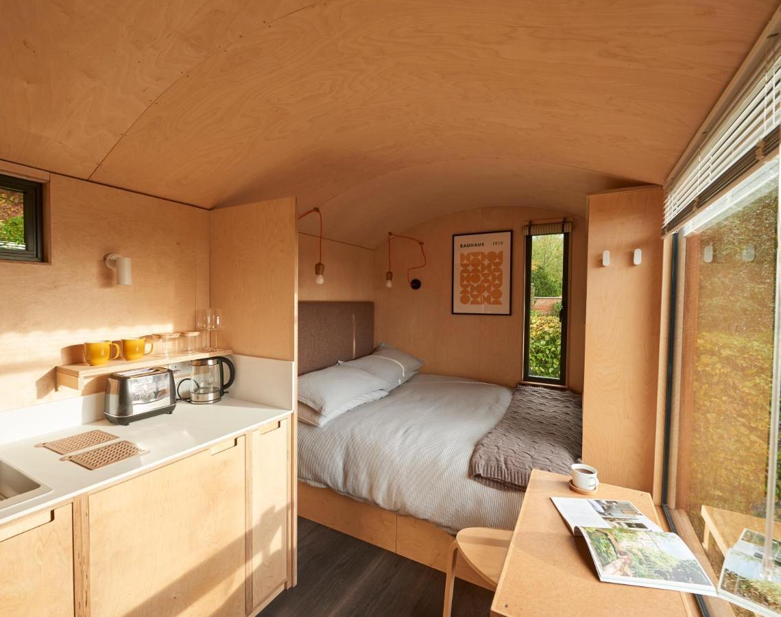 Hut64 Villa Alderbury Exterior photo